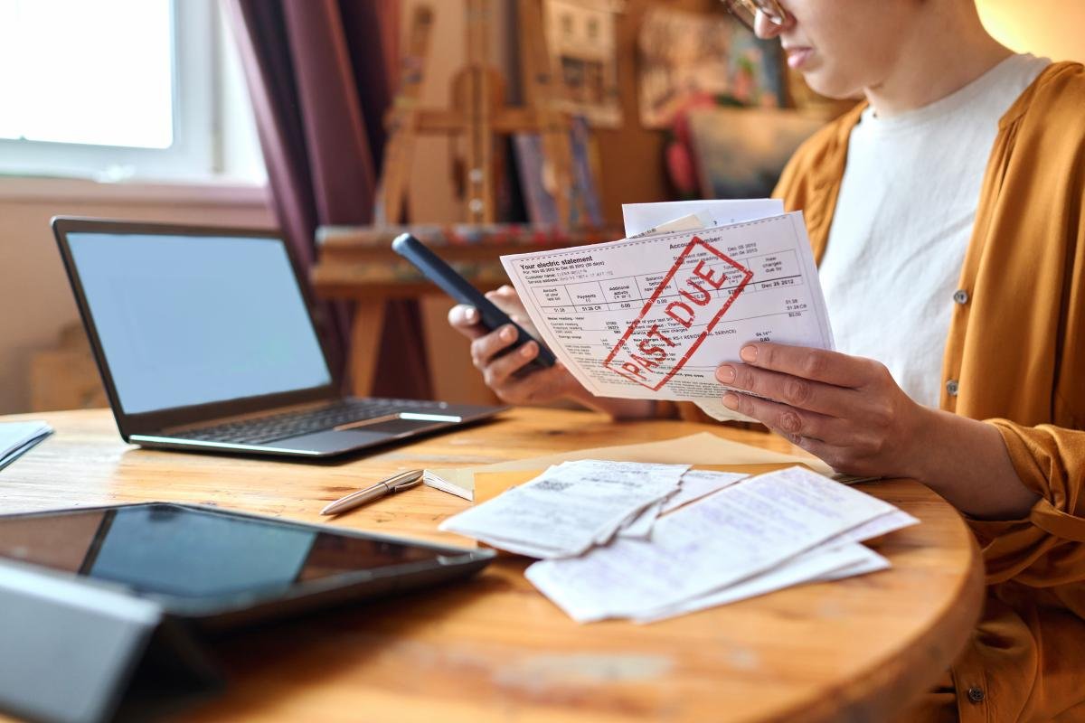 You are currently viewing What happens if you miss a student loan payment: Timelines, default and OBBBA updates