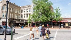 Read more about the article Biltmore Avenue shooting kills 2, wounds 7 in Asheville retaliation