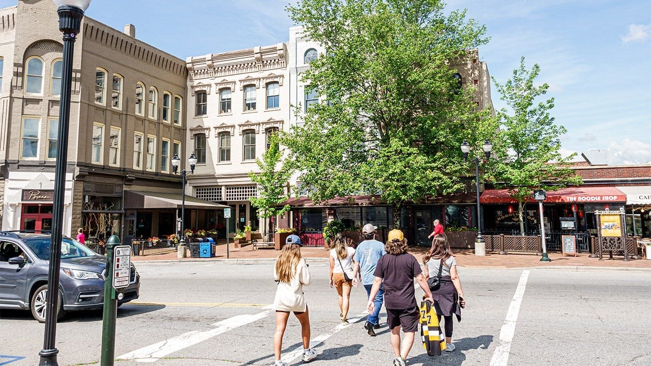 You are currently viewing Biltmore Avenue shooting kills 2, wounds 7 in Asheville retaliation