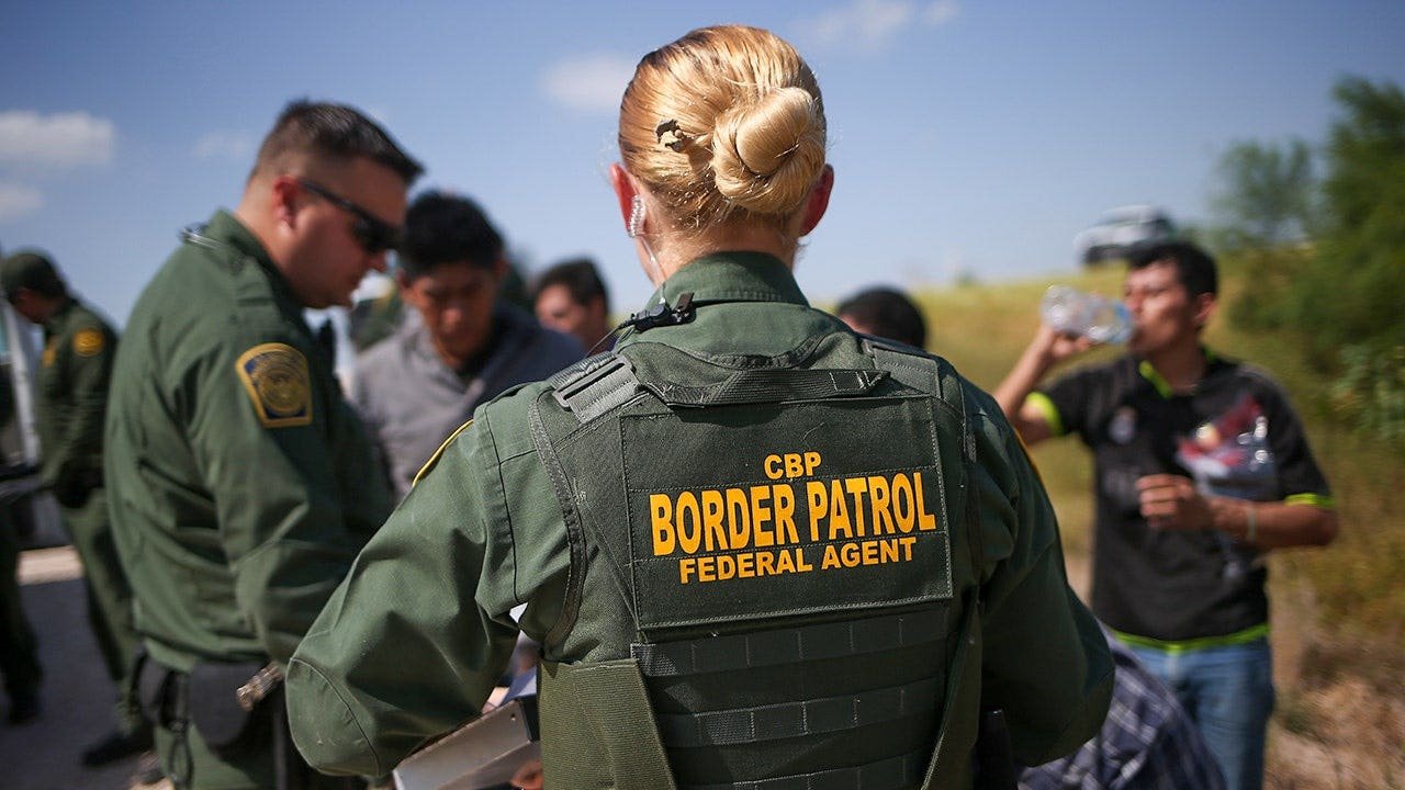 You are currently viewing San Diego Padres minor-league catching coordinator Oswaldo Pirela detained by Border Patrol in Texas