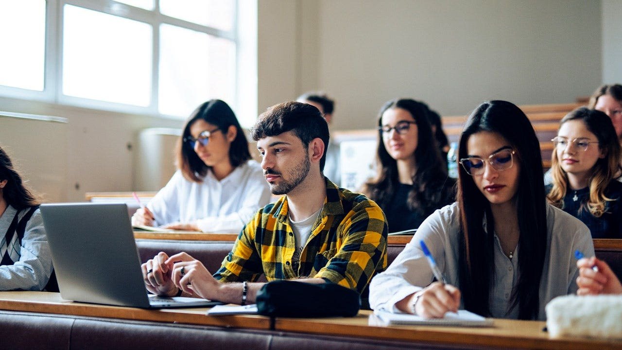 You are currently viewing Students coming to elite universities unable to do basic math, professor says