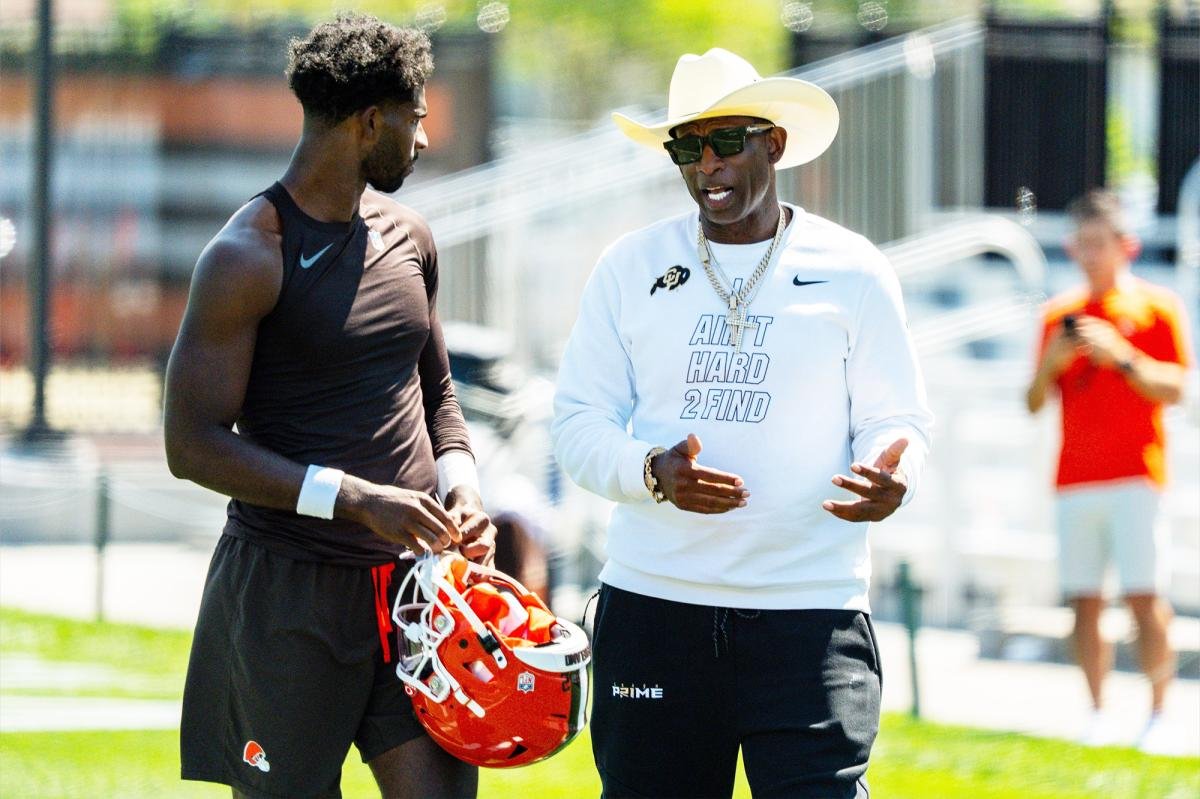 You are currently viewing Deion Sanders hints at ânew toesâ during Shedeur exchange at Browns camp