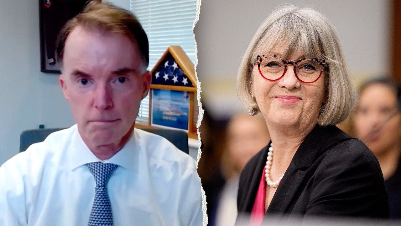 You are currently viewing Smithsonian history museum director should be fired now, expert says
