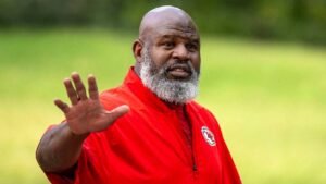 Read more about the article Chiefs’ Eric Bieniemy returns to camp after wife gives ‘blessing’ as she recovers from Virginia home shooting