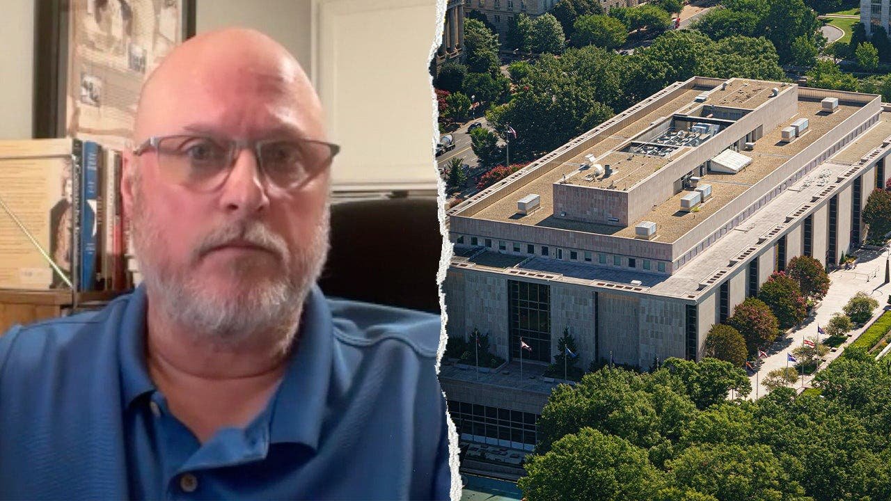 You are currently viewing Smithsonian accused of replacing education with activism, historian says