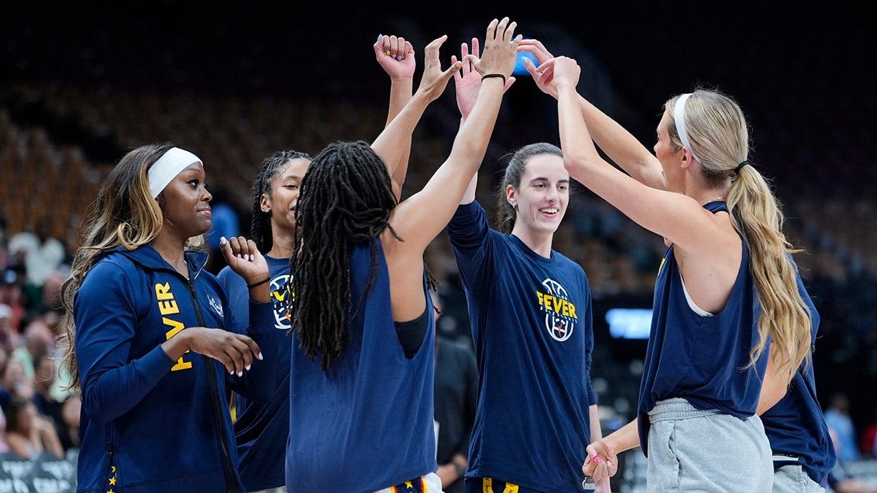 You are currently viewing Caitlin Clark helps lift Fever past Tempo after Kelsey Mitchell sits out late while ‘overheated’