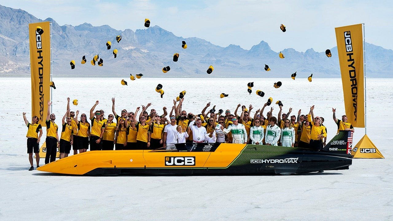 You are currently viewing JCB Hydromax’s shatters world record with ‘extraordinary’ speeds topping 400 mph