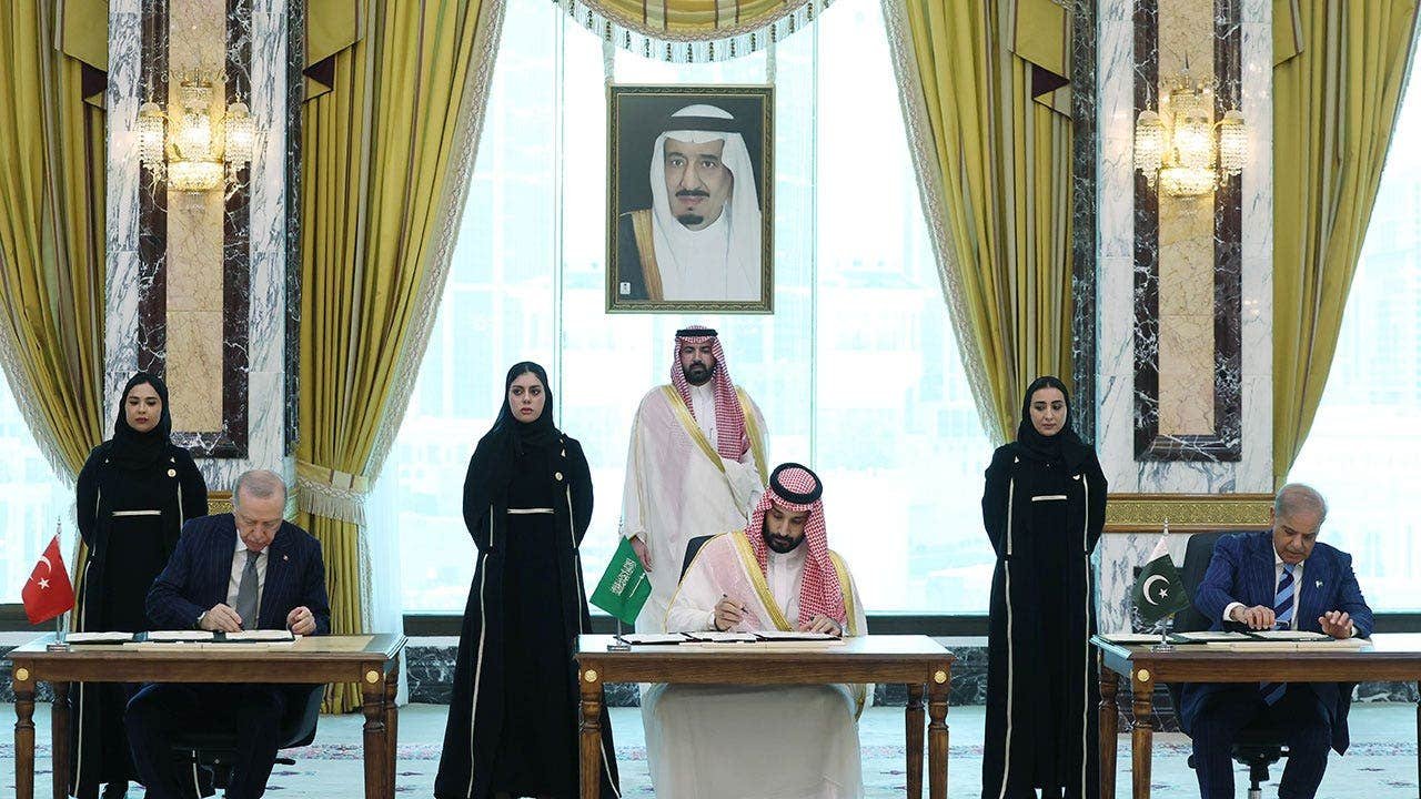You are currently viewing Saudi Arabia, Turkey and Pakistan defense pact worries regional experts