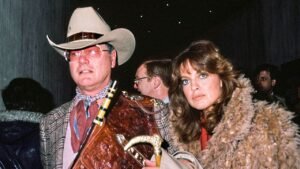 Read more about the article ‘Dallas’ star says Larry Hagman ate peanut butter before kissing scenes