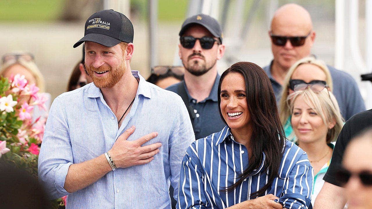 You are currently viewing Prince Harry’s ‘half-in, half-out’ role still inevitable, author says