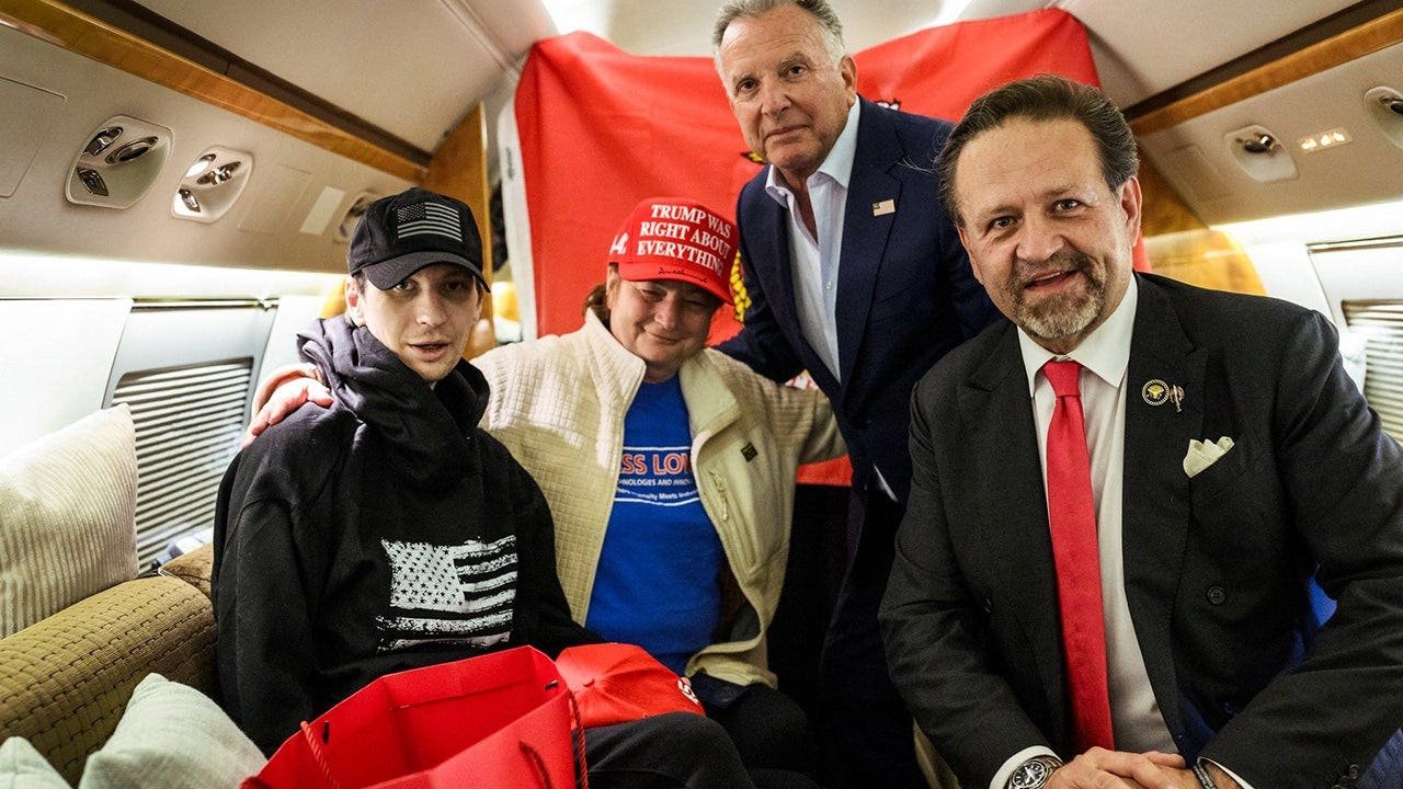 You are currently viewing Video shows Robert Gilman returning to US soil after release from Russia