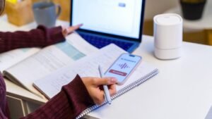 Read more about the article Harvard researcher says schools are preparing students to lose to AI