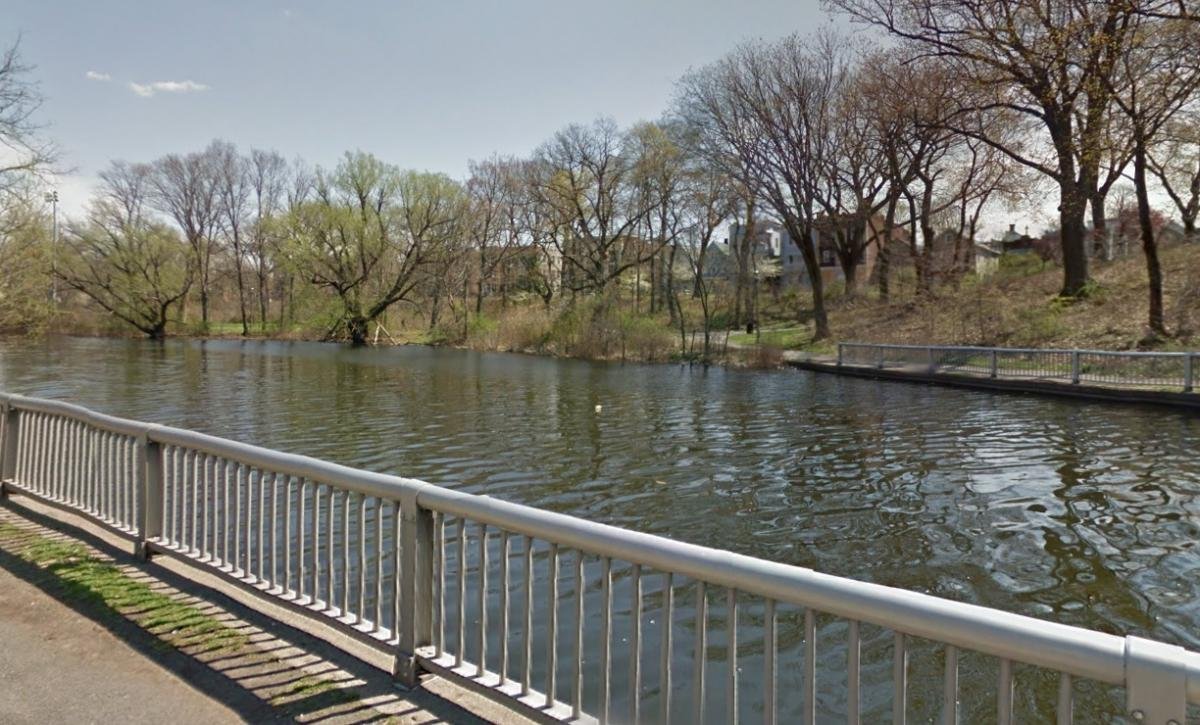 You are currently viewing Preschooler nearly drowns in NJ lake — but quick-thinking bystanders, cops save her