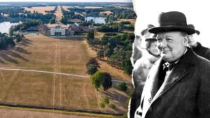 Read more about the article Heat wave at Blenheim Palace, Churchill’s birthplace, reveals 18th-century garden