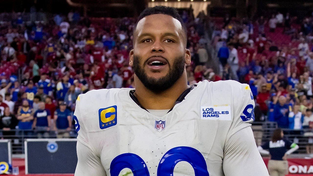 You are currently viewing NFL news: Aaron Donald’s return to the Rams not certain yet, Sean McVay says