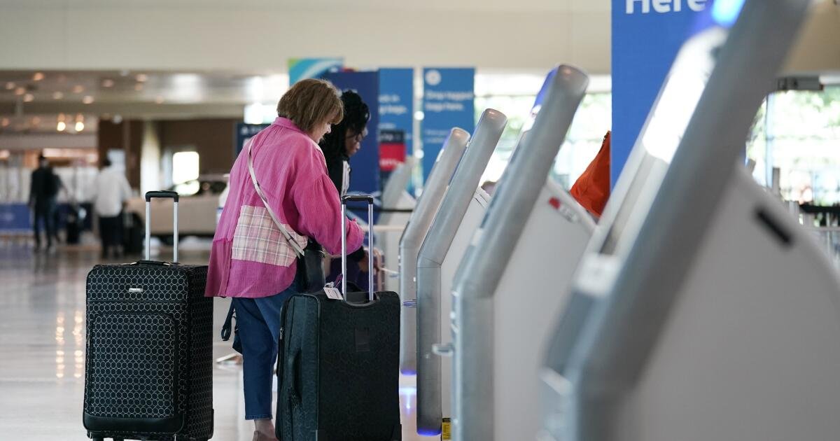 You are currently viewing It could soon be harder to see the full price of a plane ticket. Here’s why