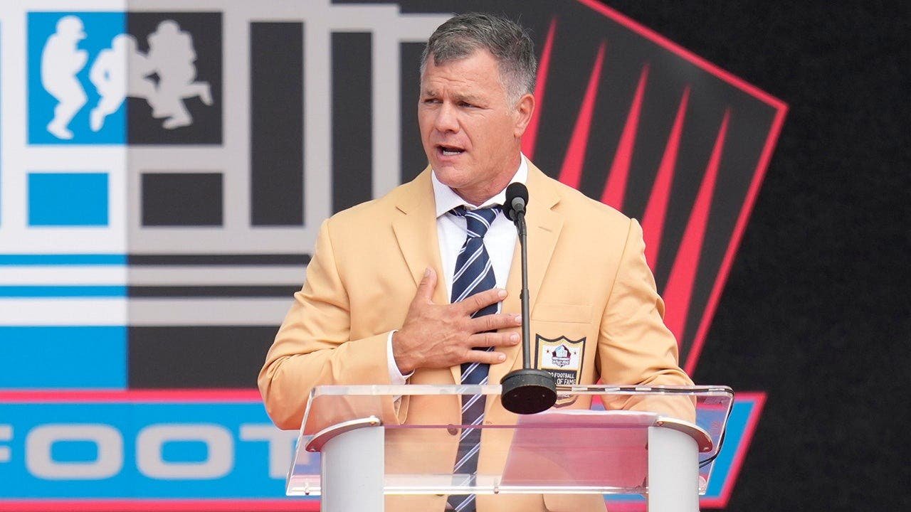 You are currently viewing Adam Vinatieri shamed into offering apology and explanation for Hall of Fame speech that was epic