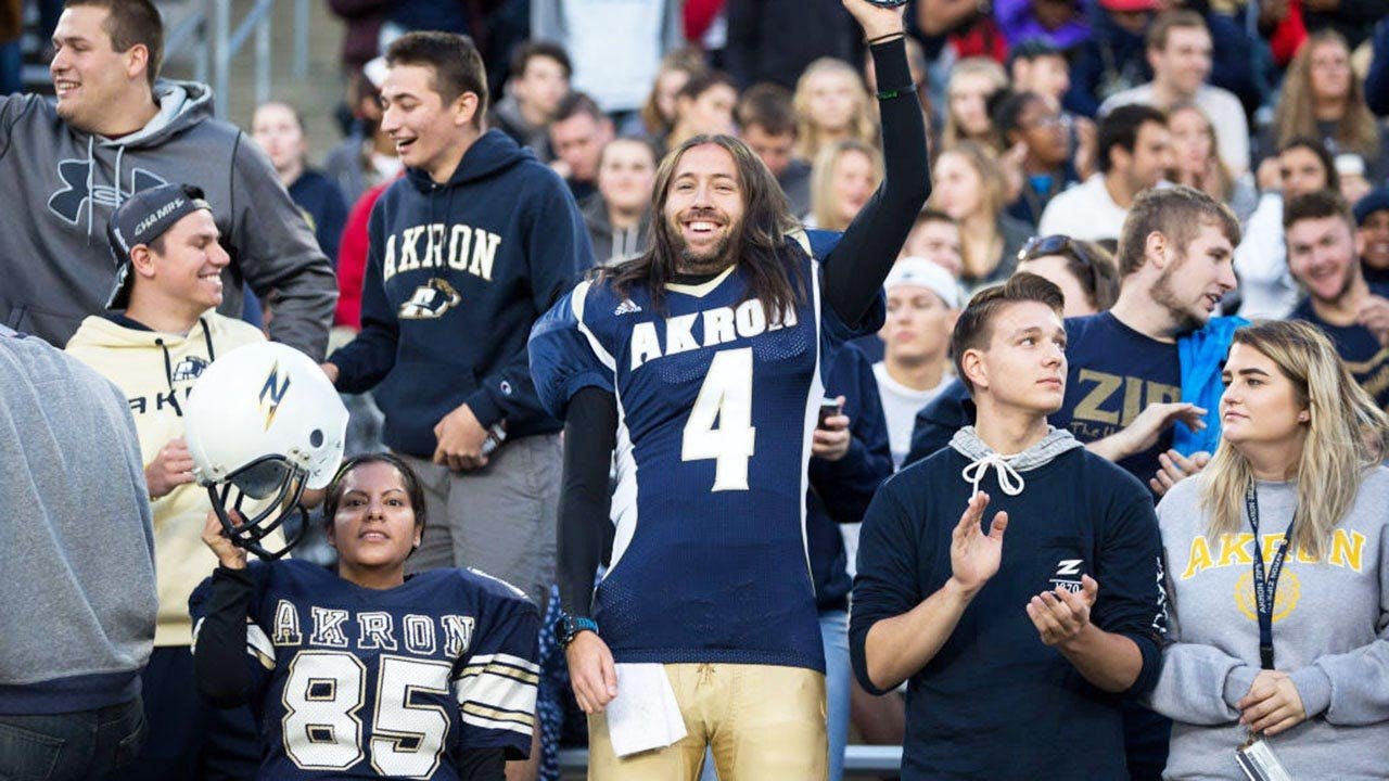 You are currently viewing A real college football team is letting one fan call plays in an actual game this season