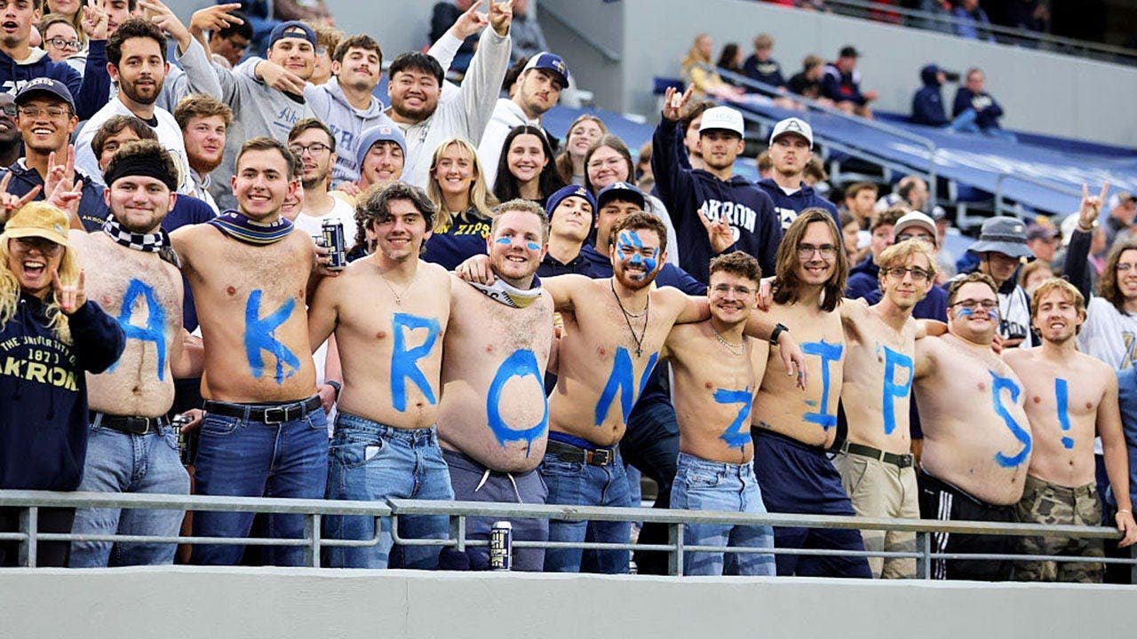 You are currently viewing For college football fans, “no fall weddings” isn’t a bit or a gimmick, it’s a lifestyle