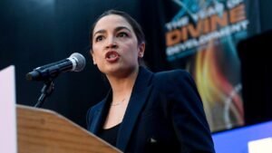 Read more about the article AOC targets Democrats for rejecting a real primary contest in 2024