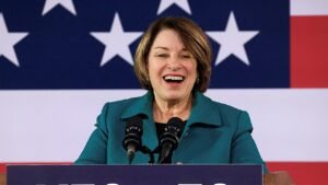 Read more about the article Amy Klobuchar wins Minnesota governor primary amid a fraud scandal