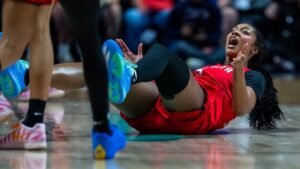 Read more about the article Angel Reese smacked in the face by Sun’s Aaliyah Edwards, has poor shooting night in Dream win