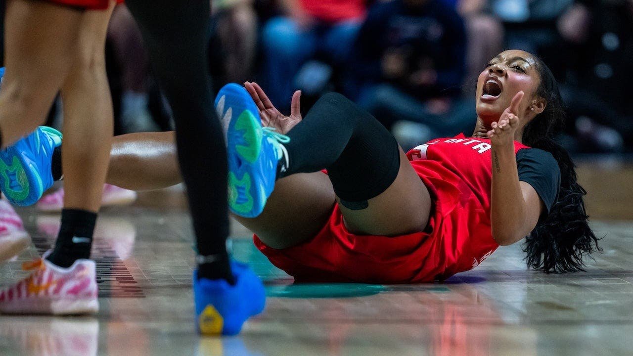 You are currently viewing Angel Reese smacked in the face by Sun’s Aaliyah Edwards, has poor shooting night in Dream win