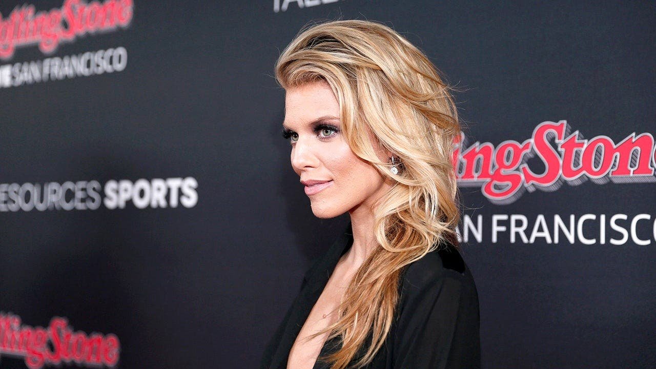 You are currently viewing ‘90210’ star AnnaLynne McCord’s honeymoon fund sparks etiquette debate