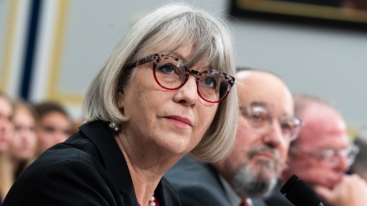 You are currently viewing Smithsonian director Anthea Hartig’s Marxist-inspired history record