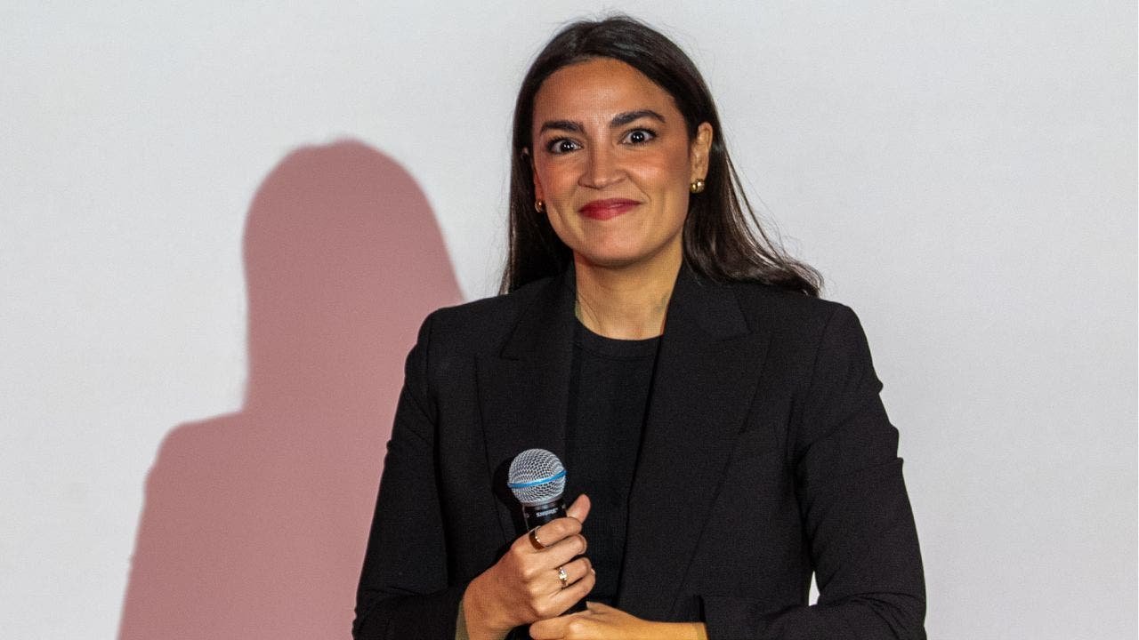 You are currently viewing AOC dismisses socialist past as ‘Woke 1’ era, draws conservative backlash
