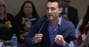 Read more about the article This crowded Republican primary in Florida has drawn a unique cast of candidates