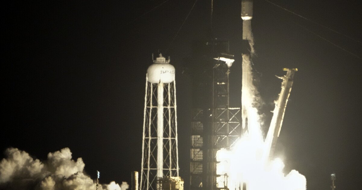 You are currently viewing Defunct part of SpaceX Falcon 9 rocket will slam into the moon