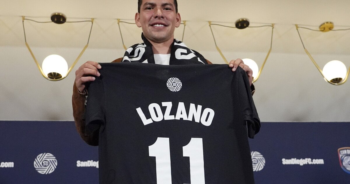 You are currently viewing LA Galaxy acquire Mexican star Chucky Lozano after his lengthy standoff with San Diego FC