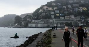 Read more about the article Aging Californians aren’t leaving their longtime homes. It’s worsening the housing crisis