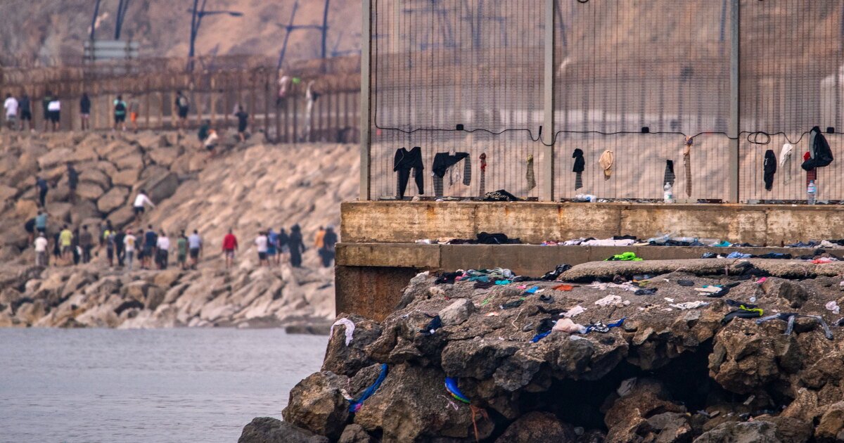 You are currently viewing Death toll in Spain border crisis reaches 67 as tens of thousands cross back in to Morocco