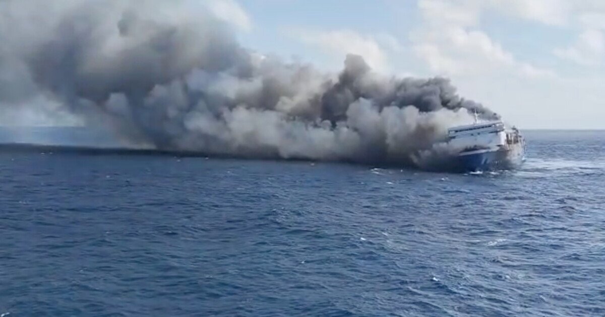 You are currently viewing A blaze on an Indonesian passenger ferry leaves at least 5 dead and dozens missing