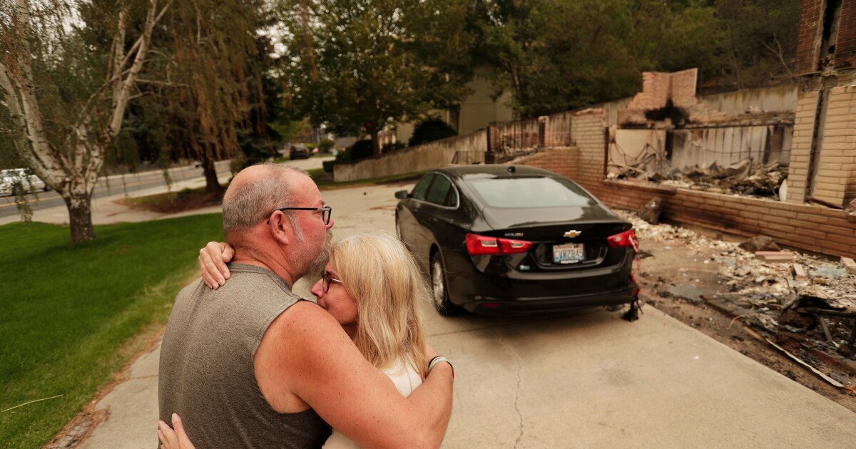 You are currently viewing Washington wildfires destroy homes, force thousands to evacuate