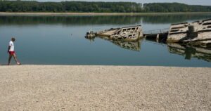 Read more about the article Europe heat wave fuels drought, fires and energy fears