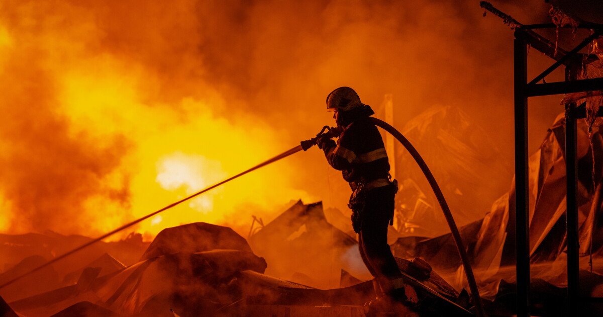 You are currently viewing Russian missile and drone barrage in Ukrainian capital region kills 17