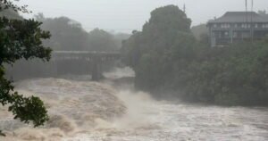 Read more about the article Lala is again a tropical storm, sending drenching rain and winds across Hawaii