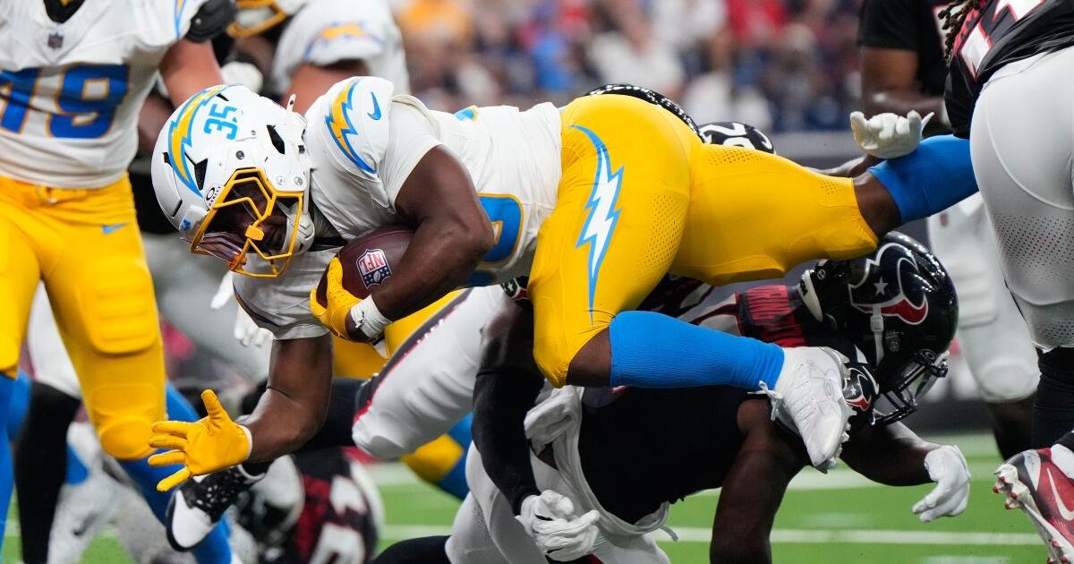 You are currently viewing Chargers beat Texans; Amar Johnson adds intrigue to running battle