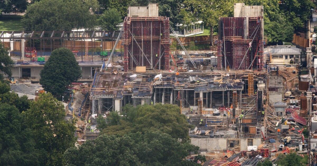 You are currently viewing Trump asks Supreme Court to let White House resume ballroom construction during appeal