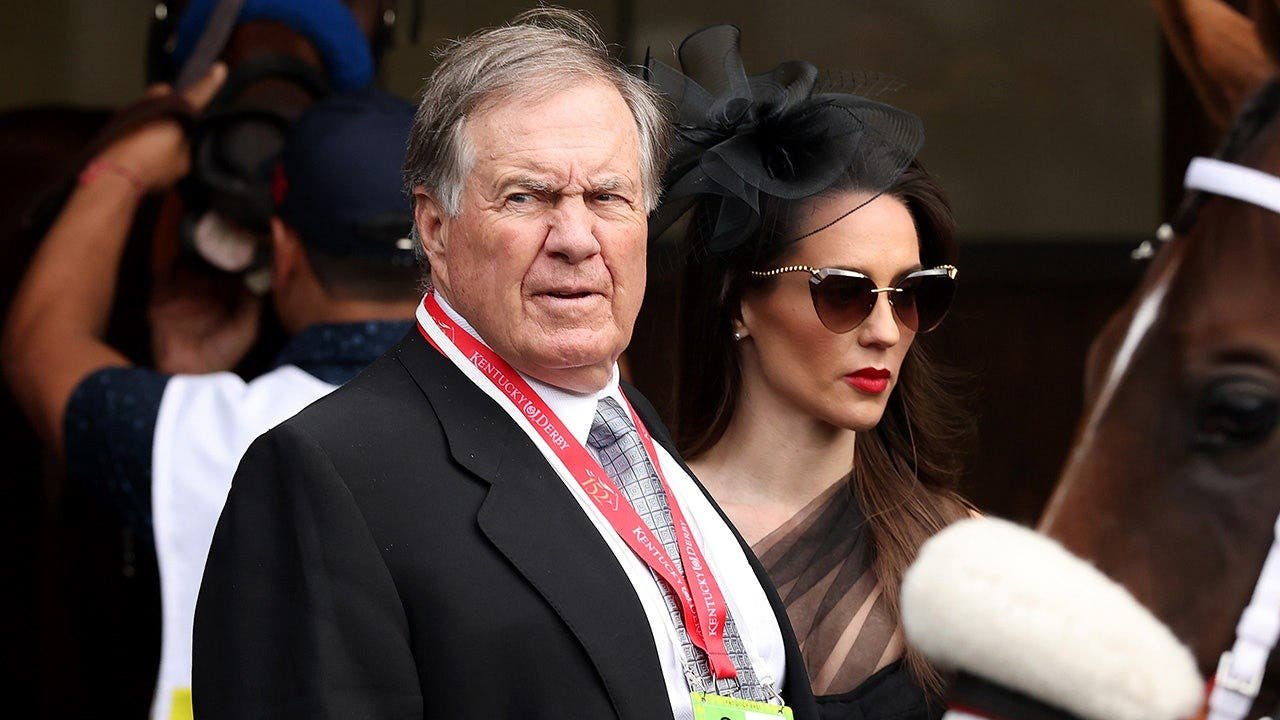 You are currently viewing Newest NFL Hall of Famer needles Bill Belichick over Jordon Hudson relationship during speech