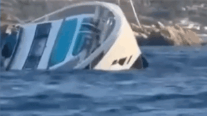 Read more about the article $9.1M yacht caught on video sinking after engine failure sparks a fire