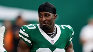 Read more about the article Jets running back Breece Hall suffers groin strain at training camp