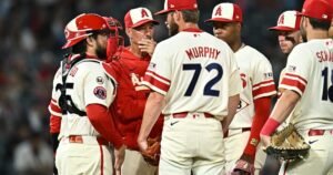 Read more about the article Angels fire pitching coach Mike Maddux, 2 assistants in staff shakeup