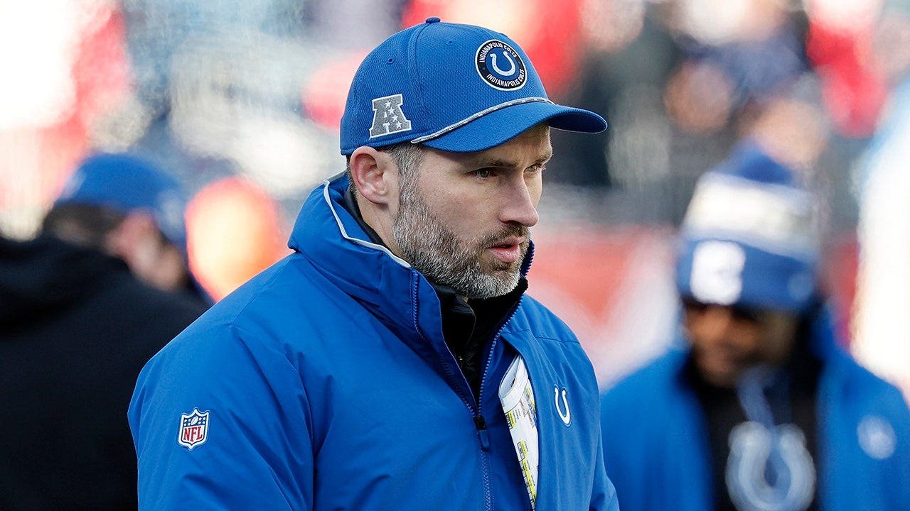 You are currently viewing Colts coach Brian Mason gets taken out, injures knee in painful moment