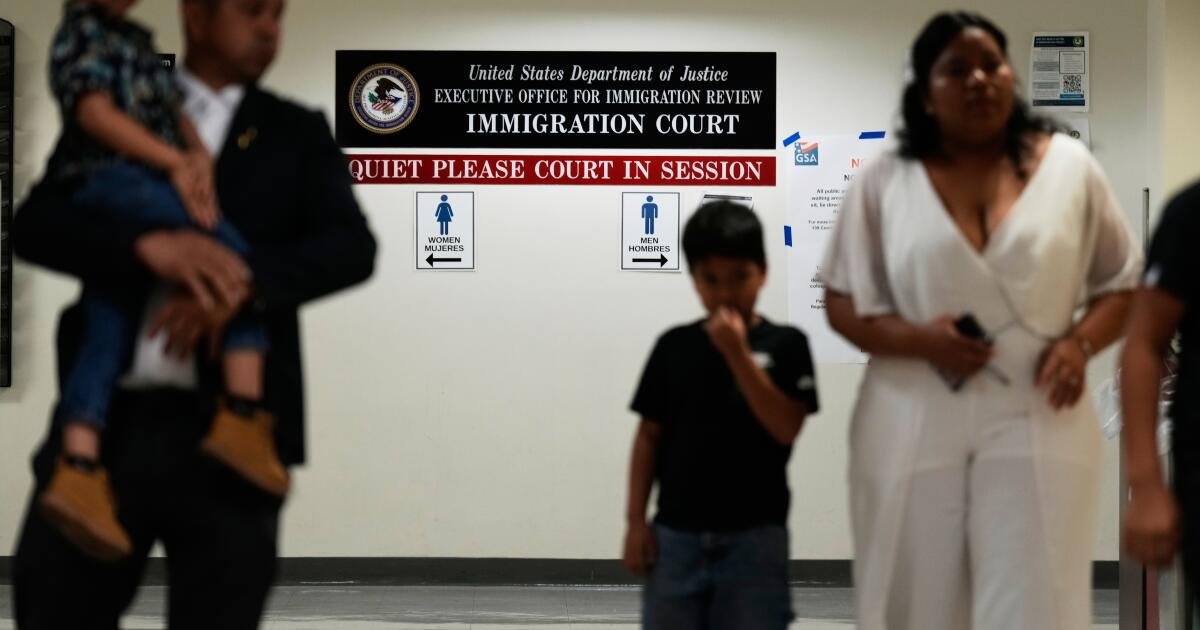 You are currently viewing In California, many immigrants face deportation without a lawyer. This program tries to help