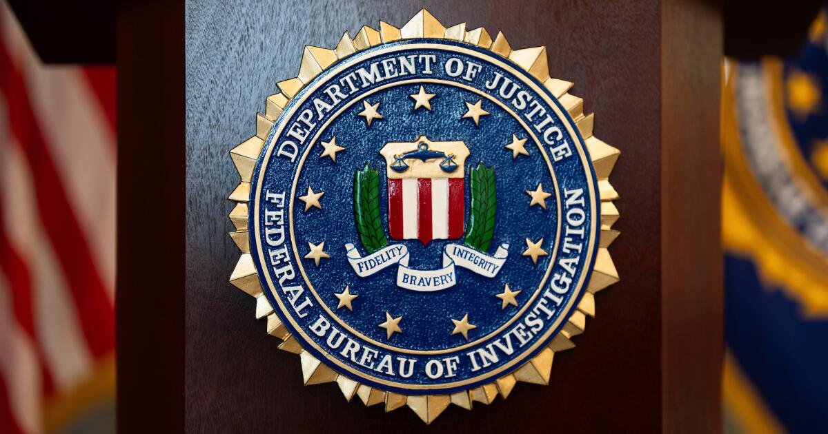 You are currently viewing FBI agents fired over Trump investigation get broad backing in lawsuit