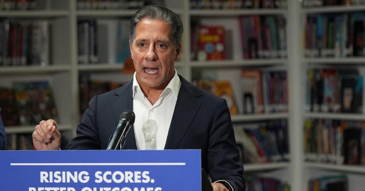 You are currently viewing Letters reveal the internal threats that ended Carvalho’s LAUSD tenure